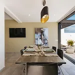 Maria Villa *
